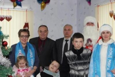 «А у нас Новый год! Елка в гости зовет!»